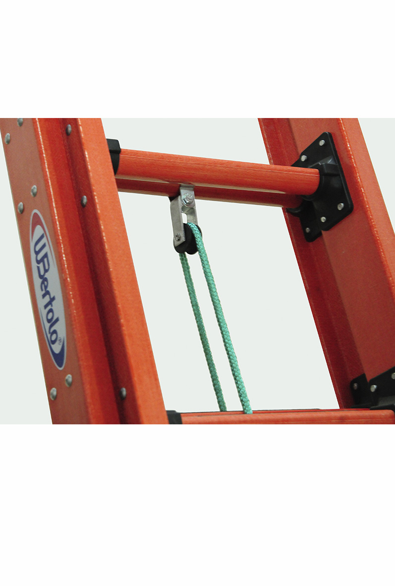 Insulated Riveted D-Rung Extension Ladder Imagem  - 3